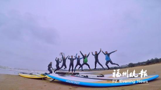 惊险一幕!两岁女孩被落站台惊慌奔跑高铁客运员接力送回